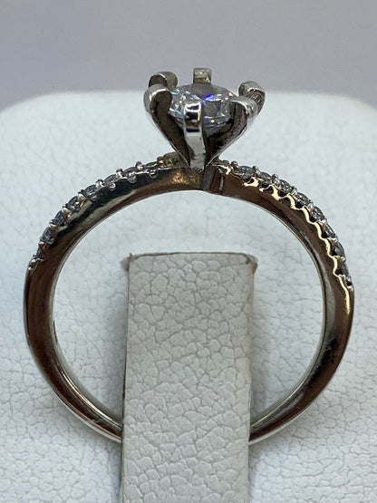 Anillo Solitario Clásico con Zirconia en Plata 925