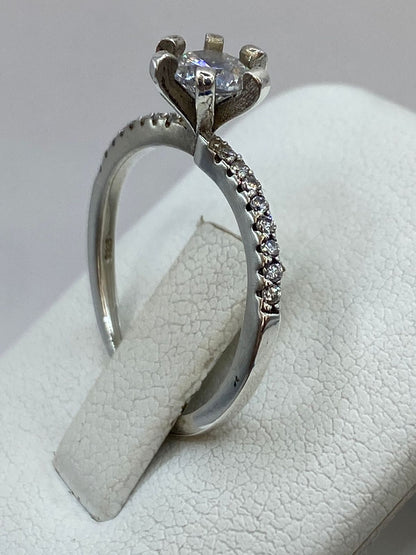 Anillo Solitario Clásico con Zirconia en Plata 925, vista superior