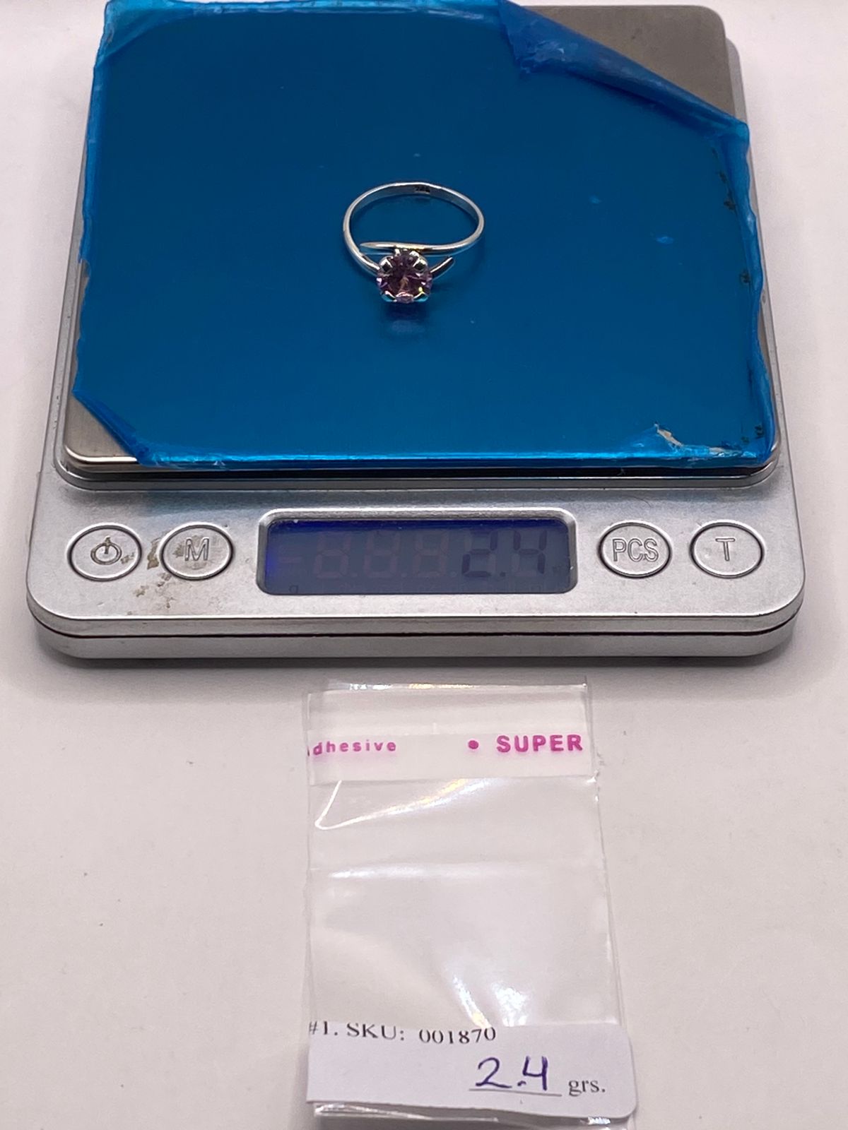 Anillo Solitario Cruzado de Plata Ley 925 con Zirconia Rosa, peso en gramos (báscula)