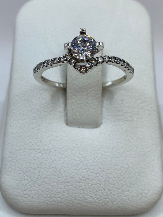 Anillo Solitario Elegante con Zirconia en Plata 925 — detalle de acabado