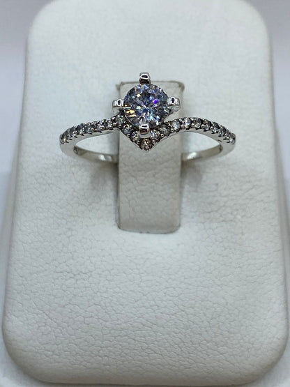 Anillo Solitario Elegante con Zirconia en Plata 925, vista lateral
