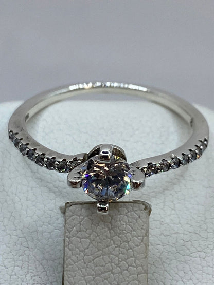 Anillo Solitario Elegante con Zirconia en Plata 925, sello de autenticidad Plata Ley .925