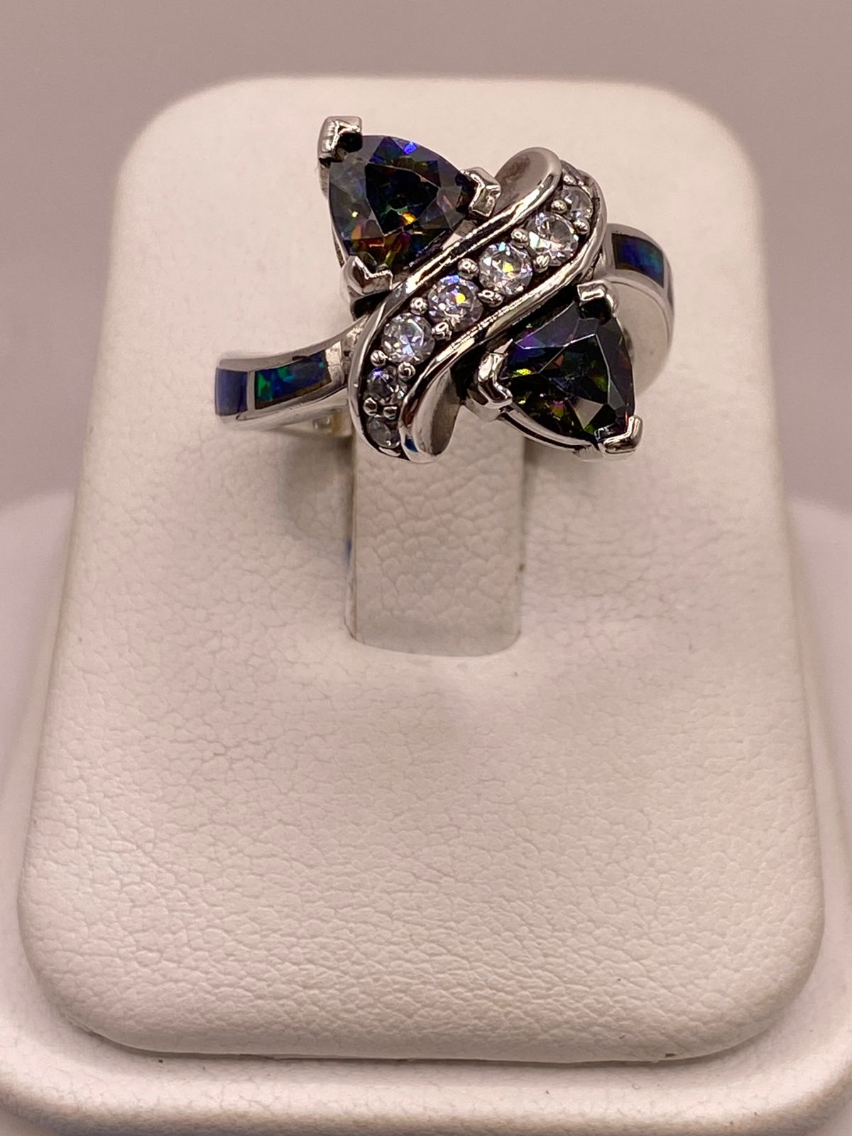 Anillo Solitario de Plata Ley 925 con Ópalo de Fuego y Zirconia, vista frontal