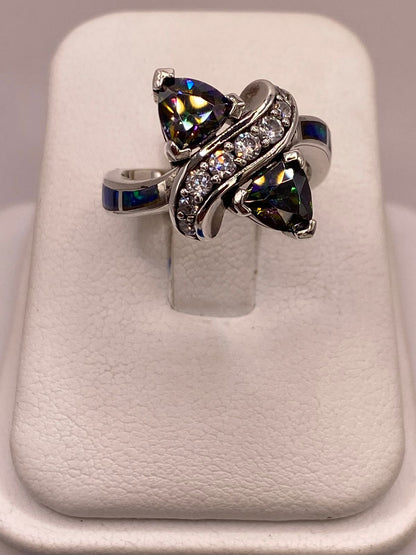 Anillo Solitario de Plata Ley 925 con Ópalo de Fuego y Zirconia — vista lateral