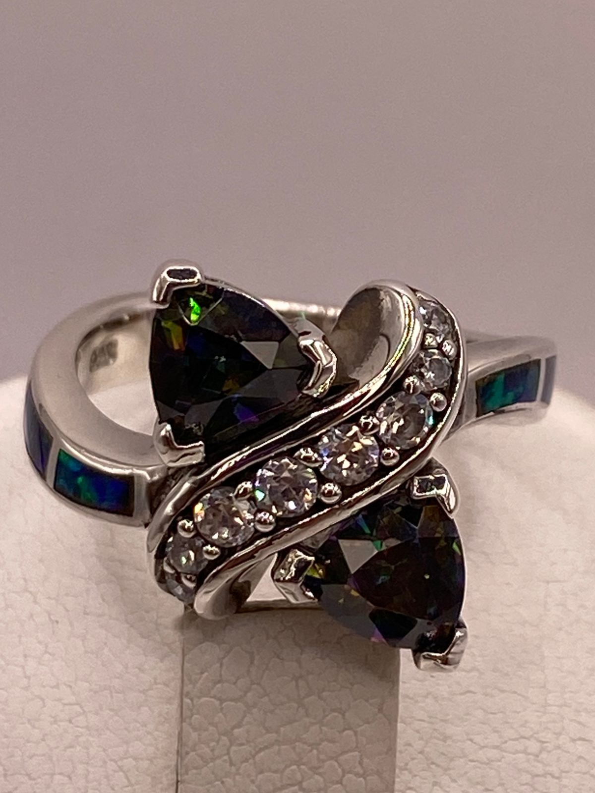 Anillo Solitario de Plata Ley 925 con Ópalo de Fuego y Zirconia, sello de autenticidad Plata Ley .925