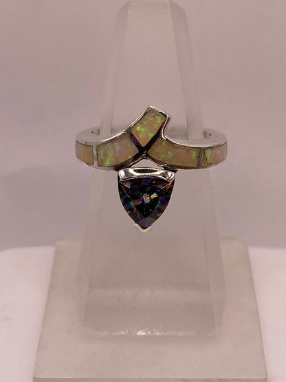 Anillo Solitario de Plata Ley 925 con Ópalo de Fuego y Zirconia Tornasol, sello de autenticidad Plata Ley .925