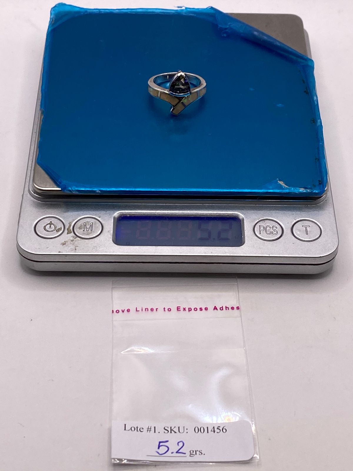 Anillo Solitario de Plata Ley 925 con Ópalo de Fuego y Zirconia Tornasol, peso en gramos (báscula)