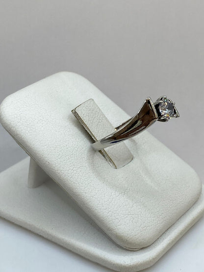 Anillo Solitario de Plata Ley 925 con Zirconia Transparente, vista frontal