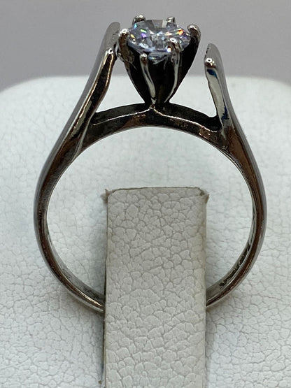 Anillo Solitario de Plata Ley 925 con Zirconia Transparente, vista posterior