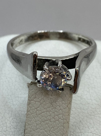 Anillo Solitario de Plata Ley 925 con Zirconia Transparente, sello de autenticidad Plata Ley .925