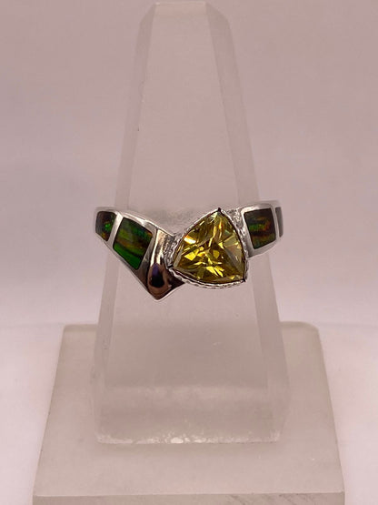 Anillo Solitario de Plata Ley 950 con Ópalo de Fuego Multicolor y Zirconia Amarilla, vista superior