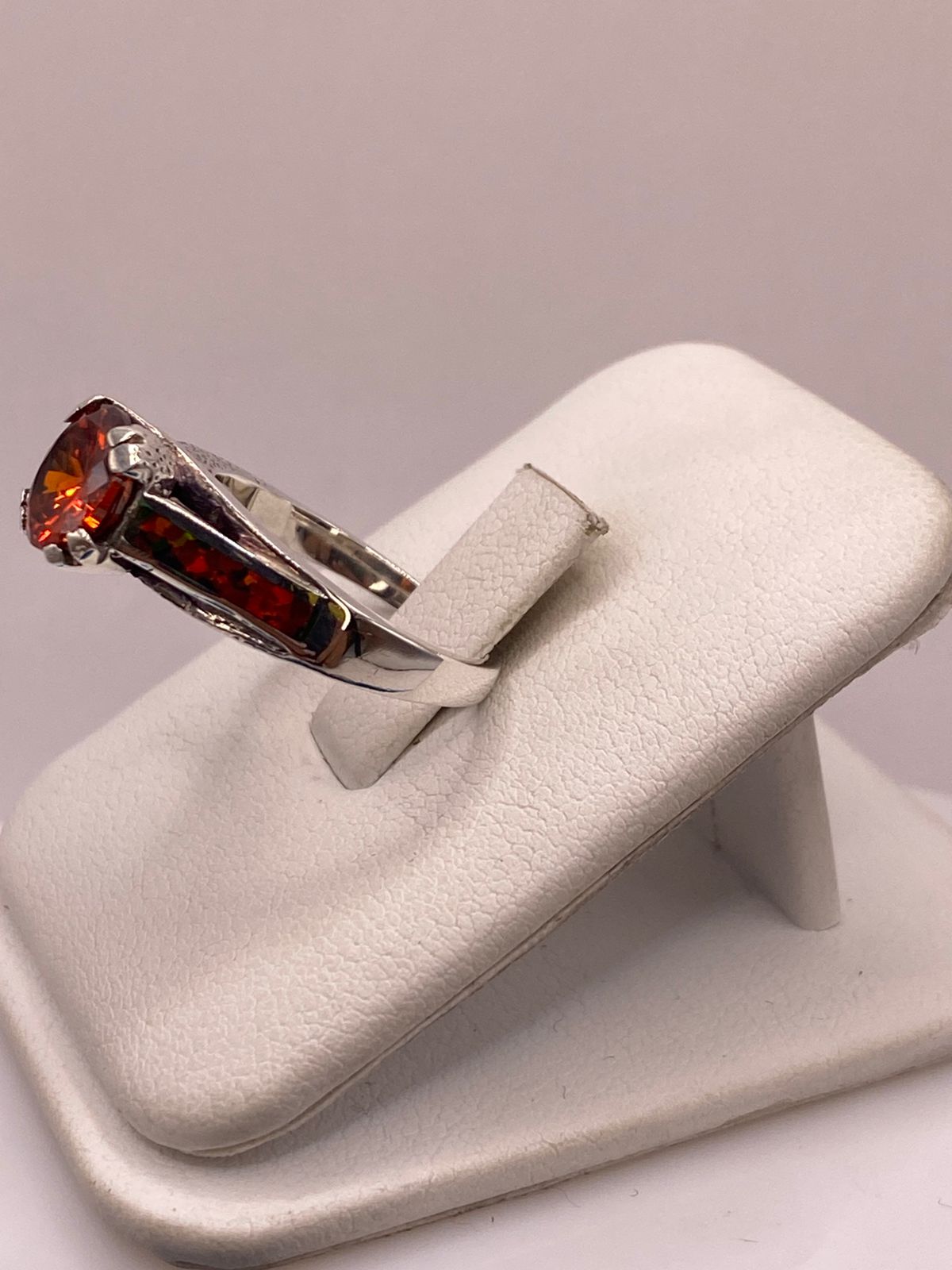 Anillo Solitario de Plata Ley 950 con Ópalo de Fuego y Zirconia, vista frontal