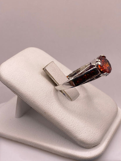Anillo Solitario de Plata Ley 950 con Ópalo de Fuego y Zirconia, vista lateral