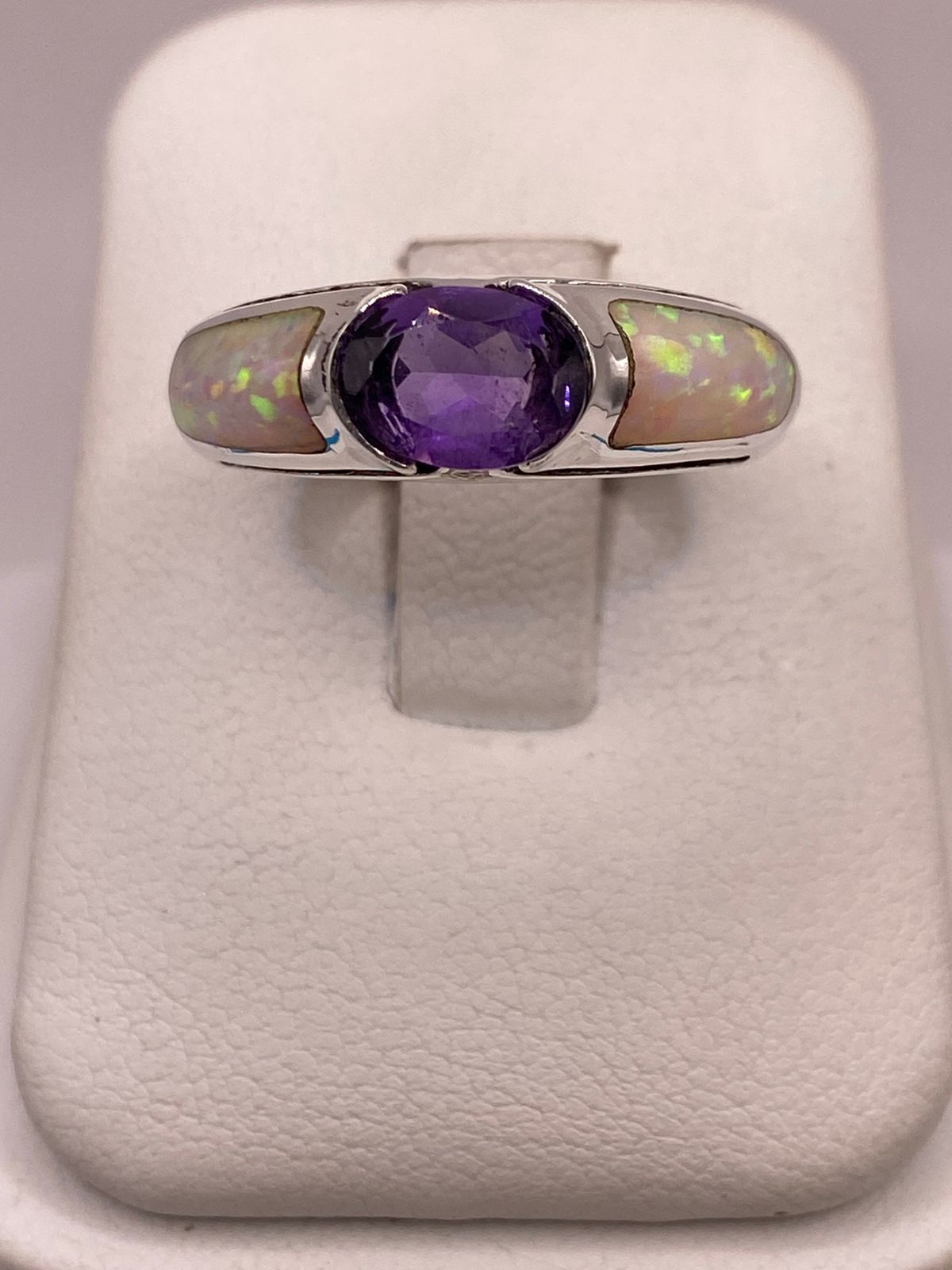 Anillo Solitario de Plata Ley 950 con Ópalo de Fuego y Zirconia — ángulo diagonal