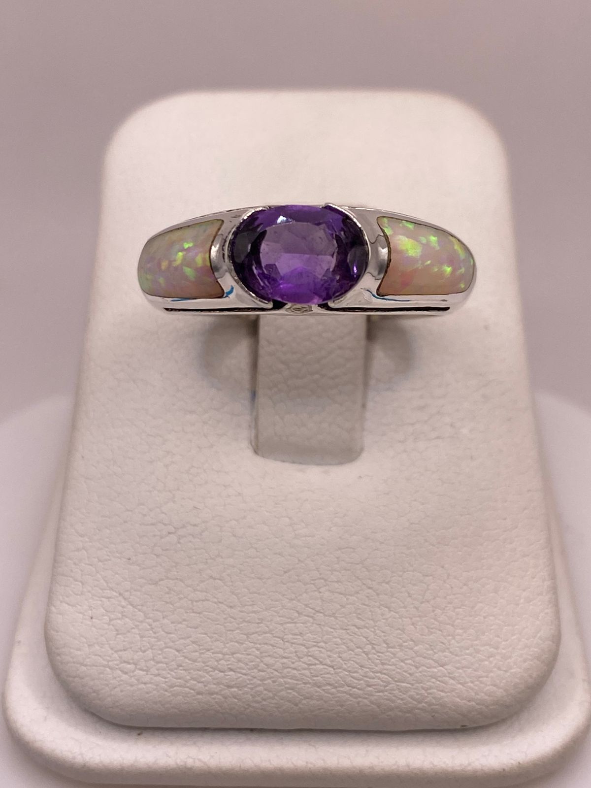 Anillo Solitario de Plata Ley 950 con Ópalo de Fuego y Zirconia, vista de detalle