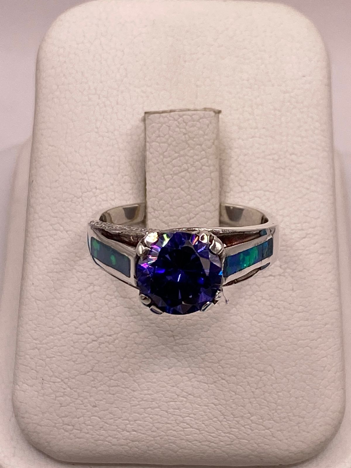 Anillo Solitario de Plata Ley 950 con Ópalo de Fuego y Zirconia Azul, vista frontal