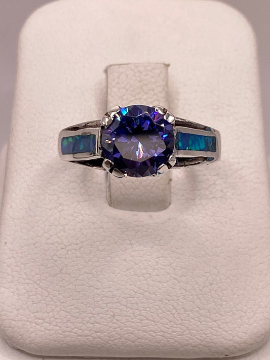 Anillo Solitario de Plata Ley 950 con Ópalo de Fuego y Zirconia Azul en báscula mostrando peso