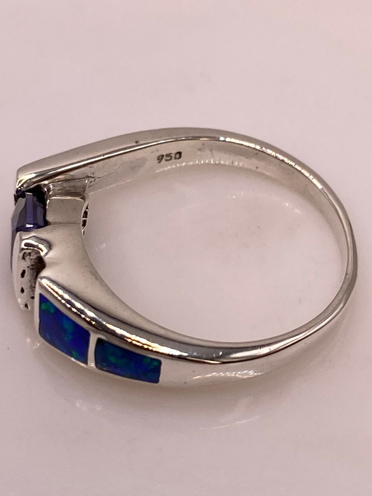 Anillo Solitario de Plata Ley 950 con Ópalo de Fuego y Zirconia Morada, sello de autenticidad Plata Ley .925