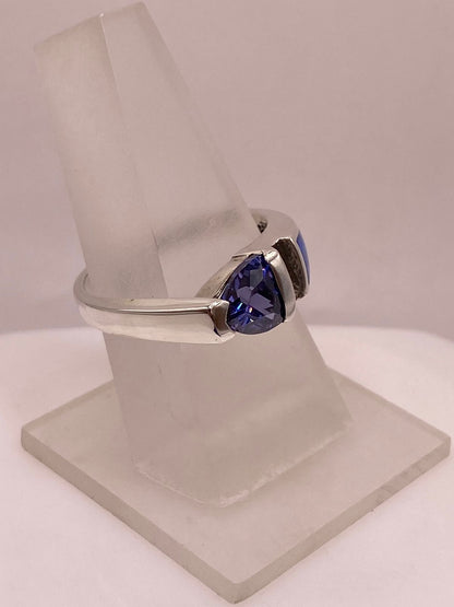 Anillo Solitario de Plata Ley 950 con Ópalo de Fuego y Zirconia Morada, vista frontal