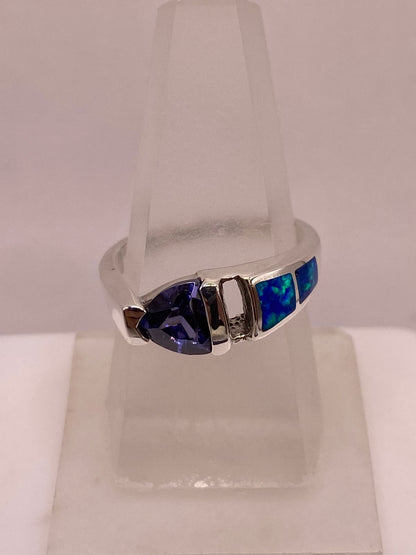 Anillo Solitario de Plata Ley 950 con Ópalo de Fuego y Zirconia Morada, vista de detalle