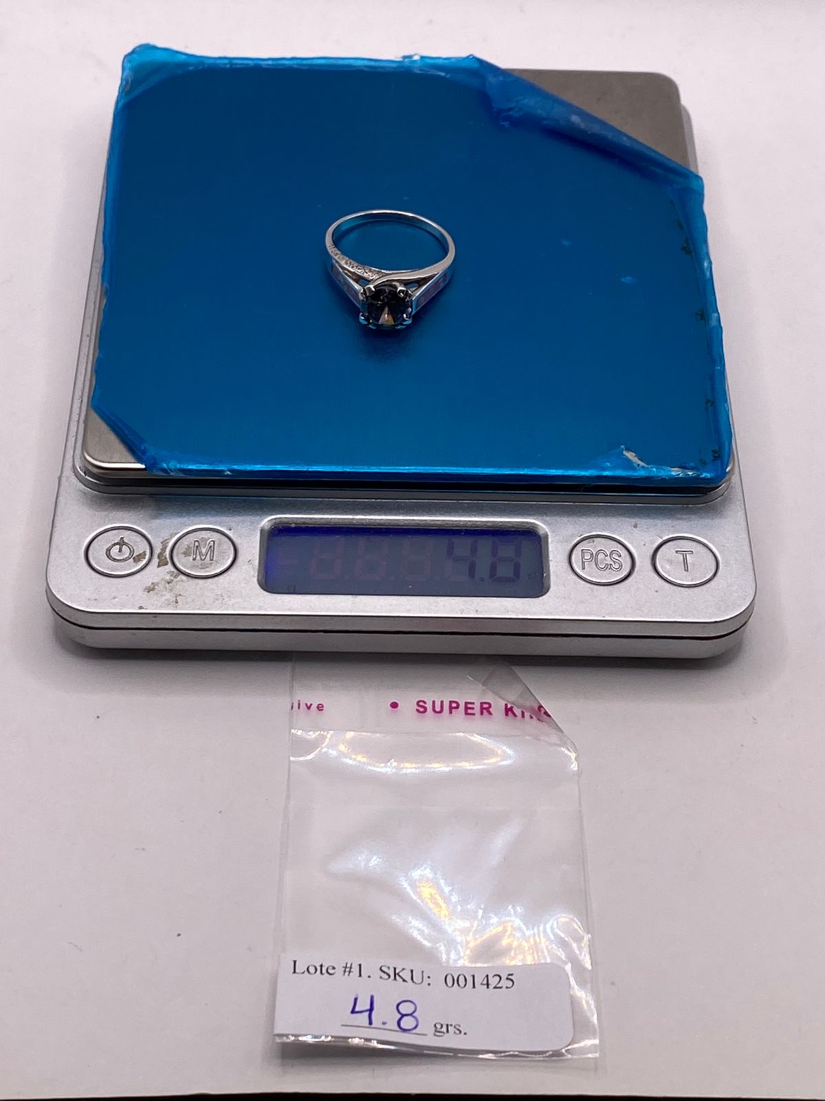 Anillo Solitario de Plata Ley 950 con Ópalo de Fuego y Zirconia Multicolor, peso en gramos (báscula)