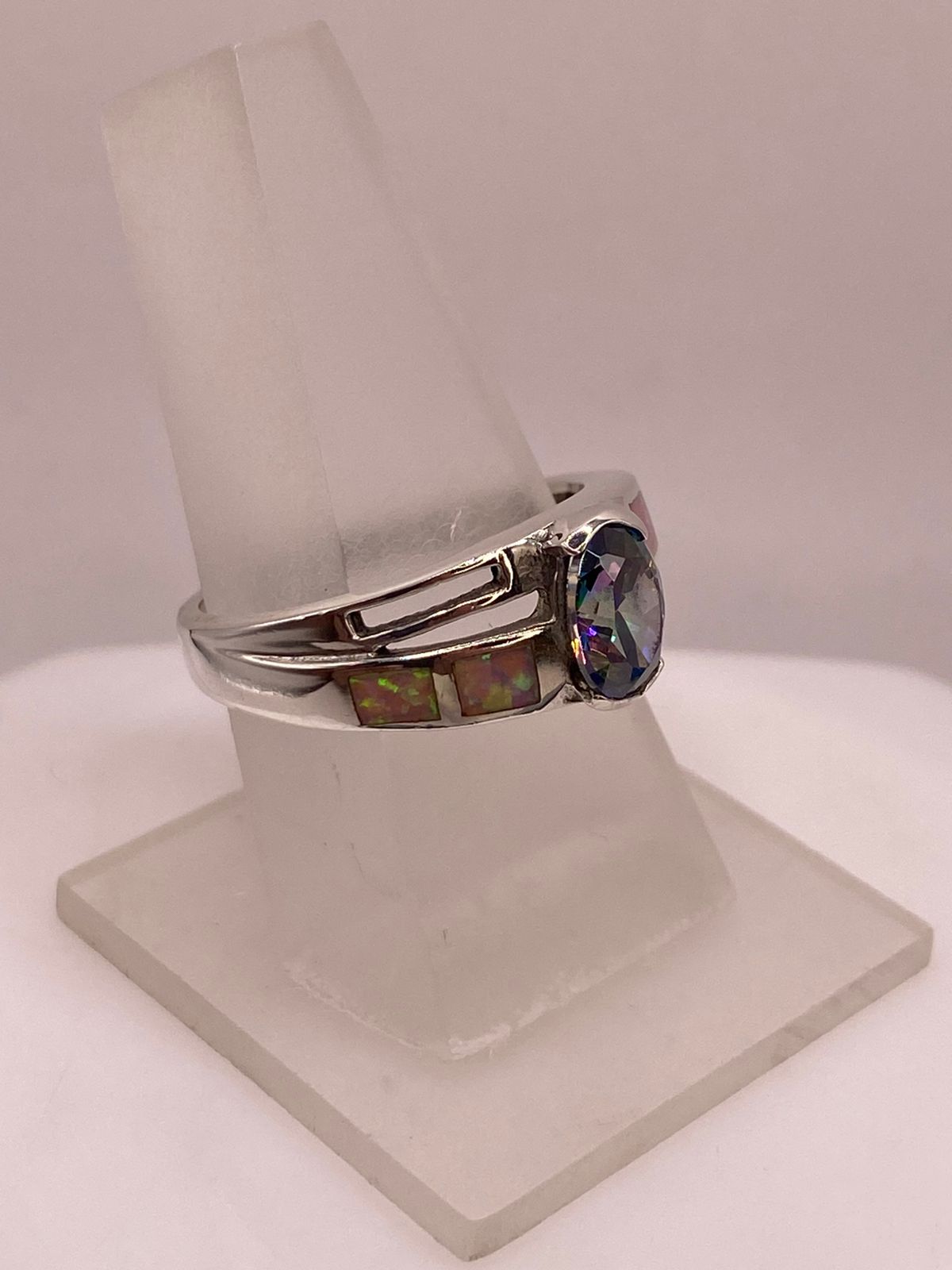 Anillo Solitario de Plata Ley 950 con Ópalo de Fuego y Zirconia Multicolor, vista frontal