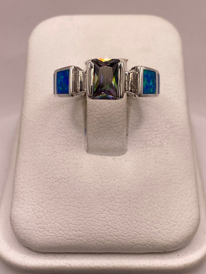 Anillo Solitario de Plata Ley 950 con Ópalo de Fuego y Zirconia Multicolor, vista frontal