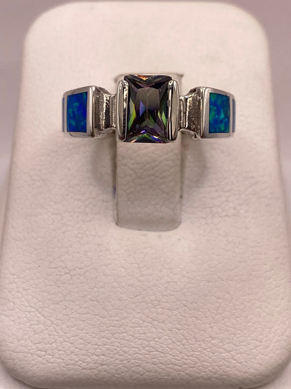 Anillo Solitario de Plata Ley 950 con Ópalo de Fuego y Zirconia Multicolor — ángulo diagonal