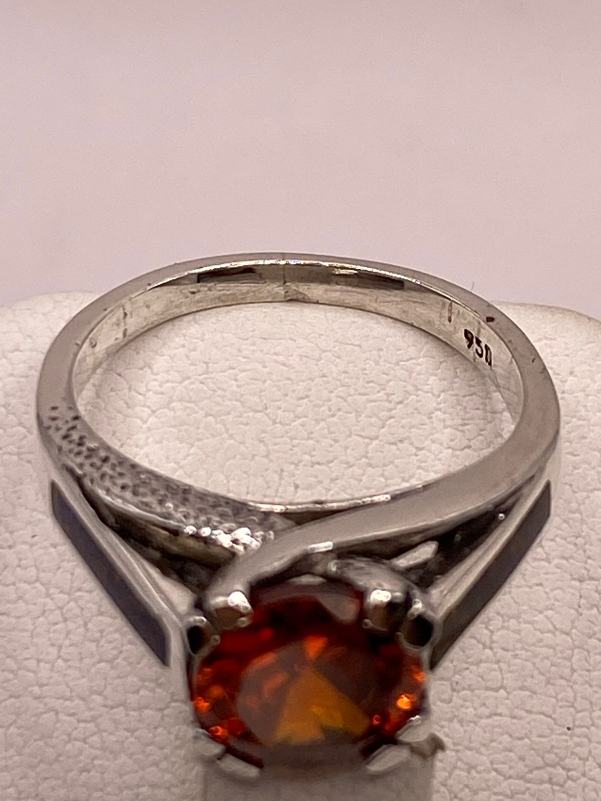 Anillo Solitario de Plata Ley 950 con Ópalo de Fuego y Zirconia Naranja, sello de autenticidad Plata Ley .925