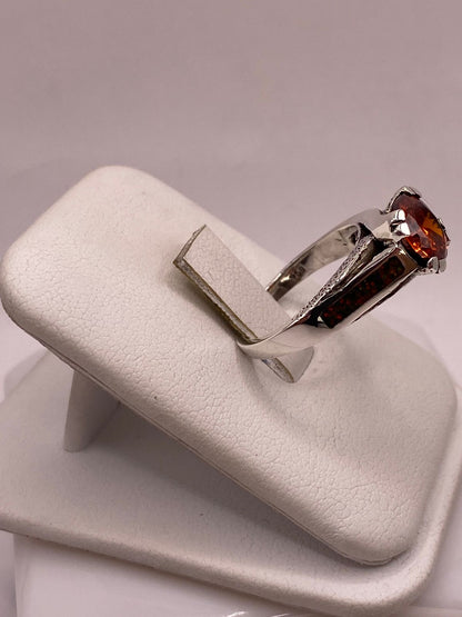 Anillo Solitario de Plata Ley 950 con Ópalo de Fuego y Zirconia Naranja, vista lateral