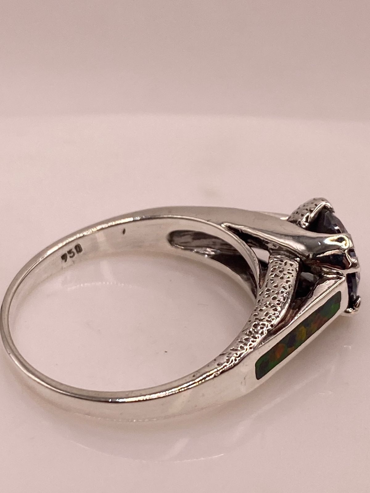 Anillo Solitario de Plata .950 con Ópalo de Fuego y Zirconia Multicolor, sello de autenticidad Plata Ley .925