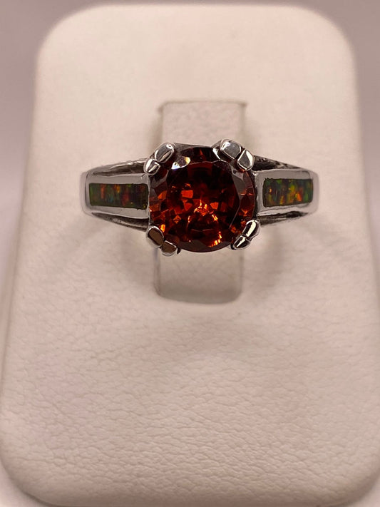 Anillo Solitario de Plata .950 con Zirconia Naranja y Ópalo de Fuego — ángulo diagonal
