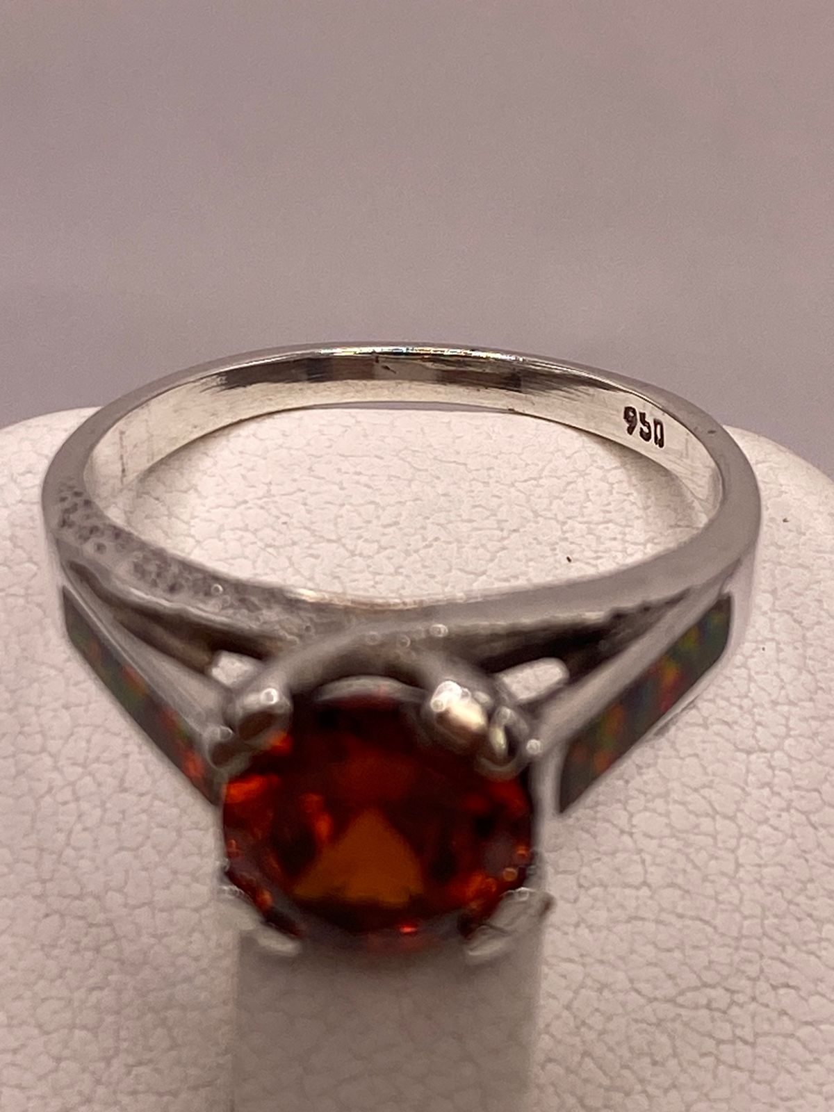 Anillo Solitario de Plata .950 con Zirconia Naranja y Ópalo de Fuego, sello de autenticidad Plata Ley .925
