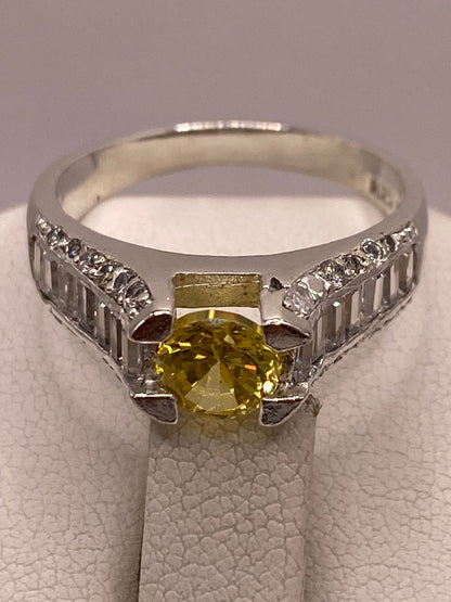 Anillo Solitario de Zirconia Amarilla Plata Ley 925, vista posterior