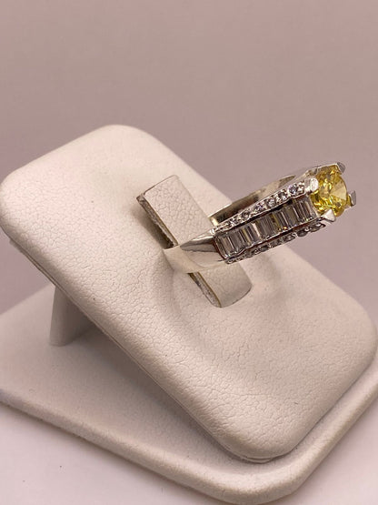 Anillo Solitario de Zirconia Amarilla Plata Ley 925, vista lateral