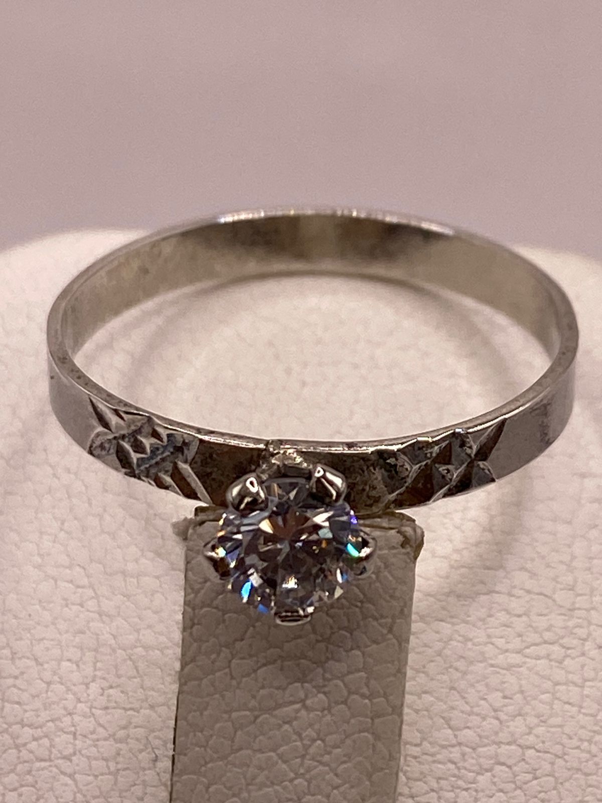 Anillo Solitario de Zirconia Blanca en Plata Ley 925, sello de autenticidad Plata Ley .925