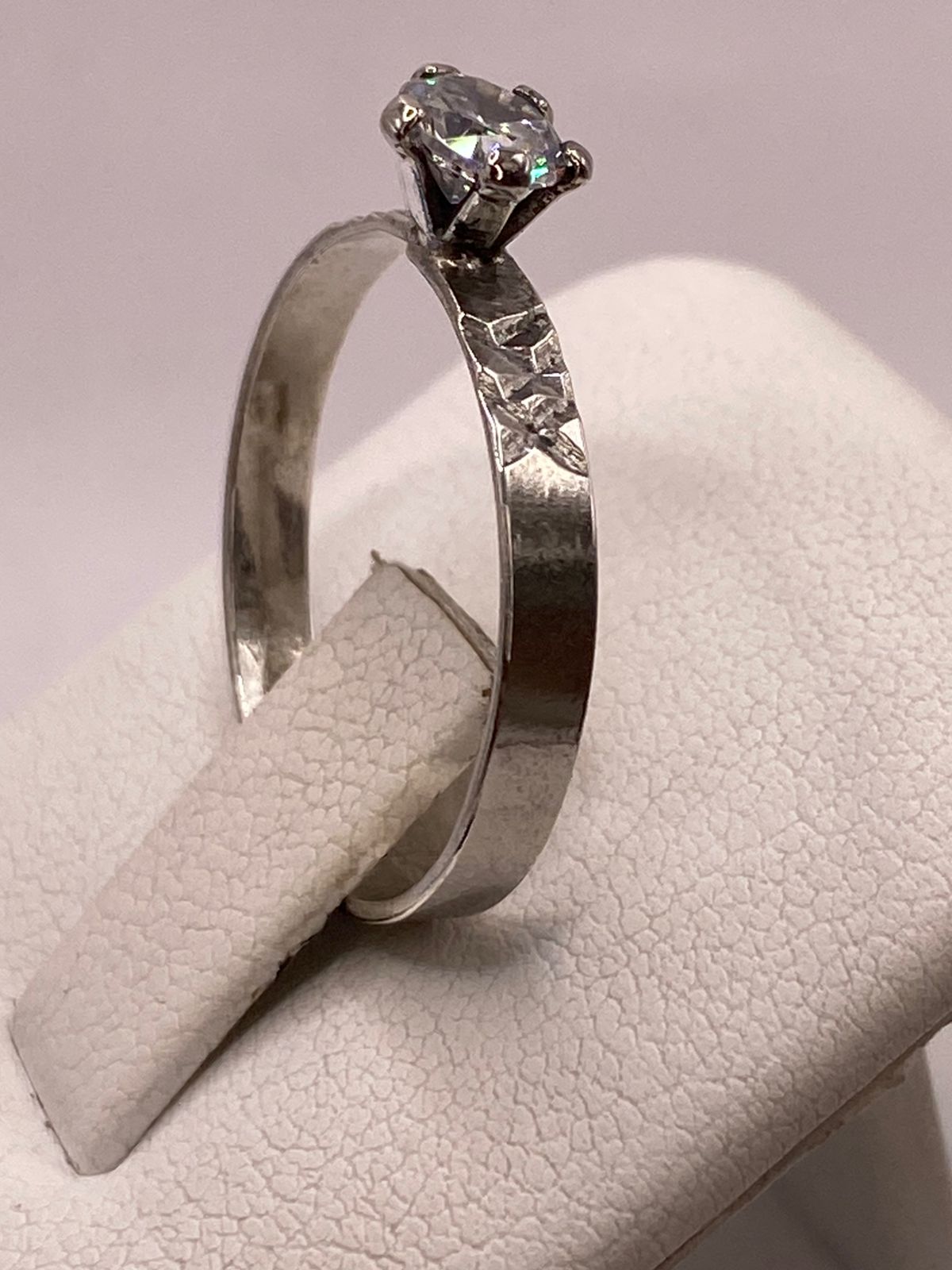 Anillo Solitario de Zirconia Blanca en Plata Ley 925, vista superior
