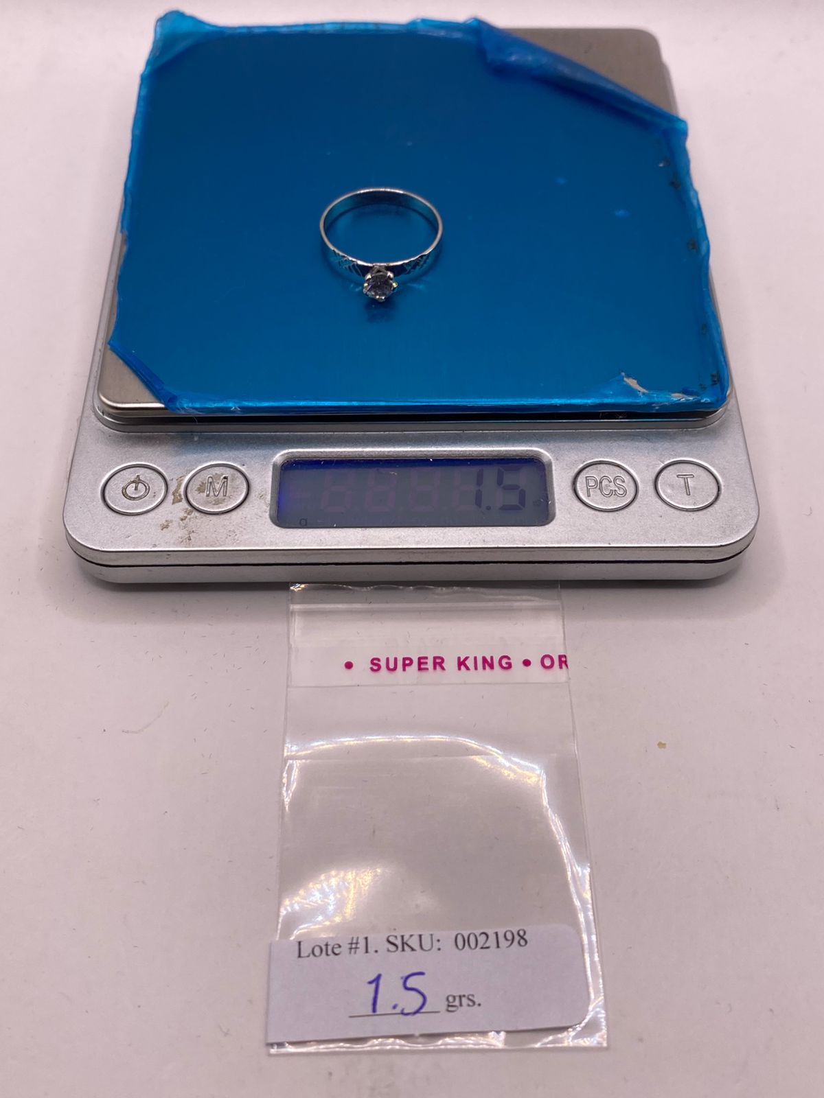 Anillo Solitario de Zirconia Blanca en Plata Ley 925, peso en gramos (báscula)