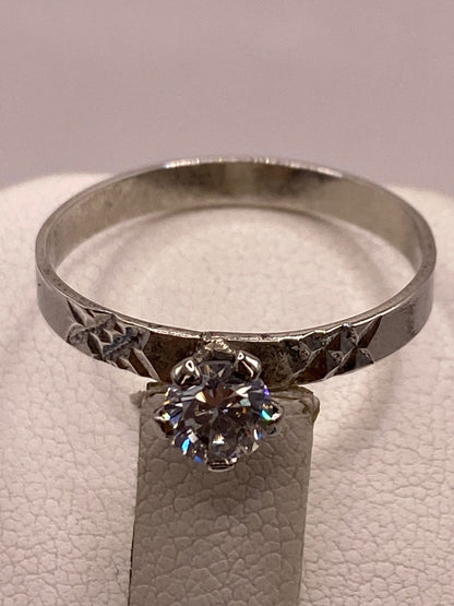 Anillo Solitario de Zirconia Blanca en Plata Ley 925, sello de autenticidad Plata Ley .925