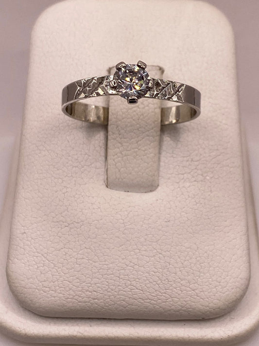 Anillo Solitario de Zirconia Blanca en Plata Ley 925 — detalle de acabado