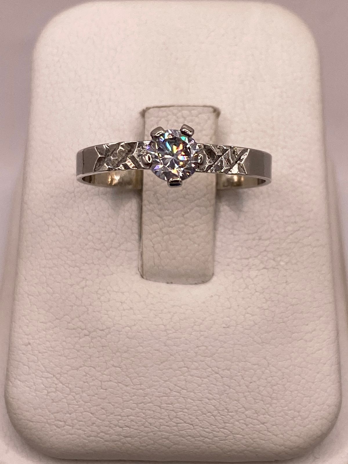 Anillo Solitario de Zirconia Blanca en Plata Ley 925, vista frontal