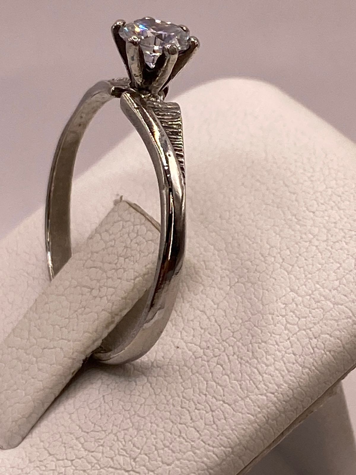 Anillo Solitario de Zirconia Blanca en Plata Ley 925, vista superior