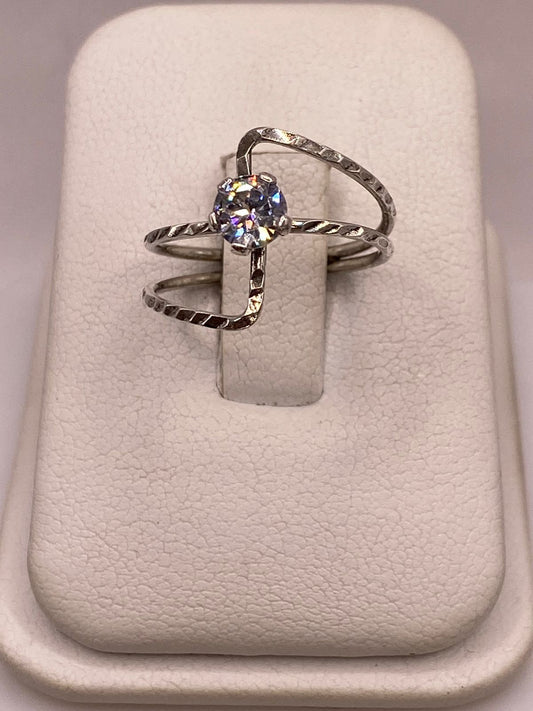 Anillo Solitario de Zirconia Blanca en Plata Ley 925 — detalle de acabado