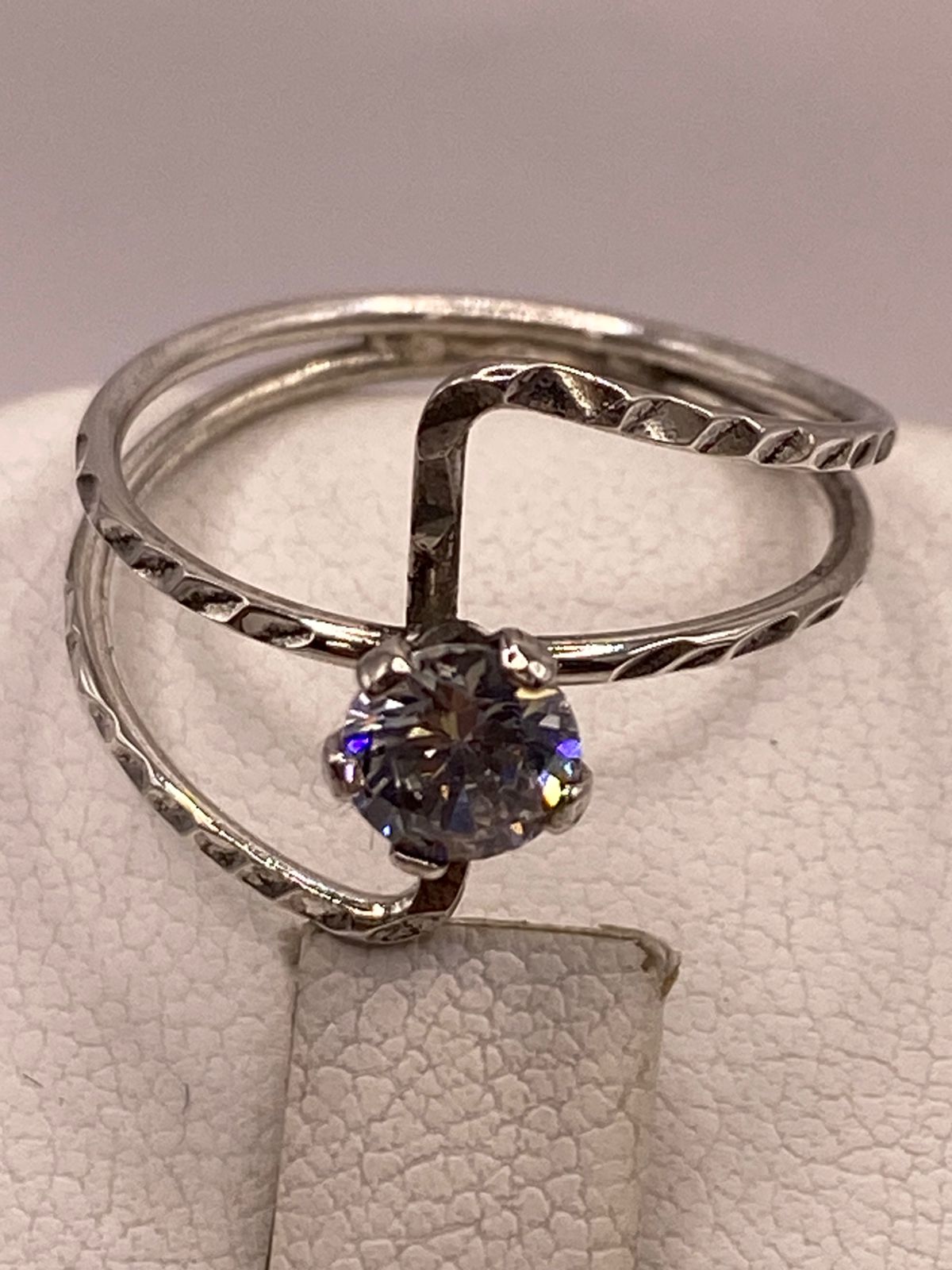 Anillo Solitario de Zirconia Blanca en Plata Ley 925, sello de autenticidad Plata Ley .925