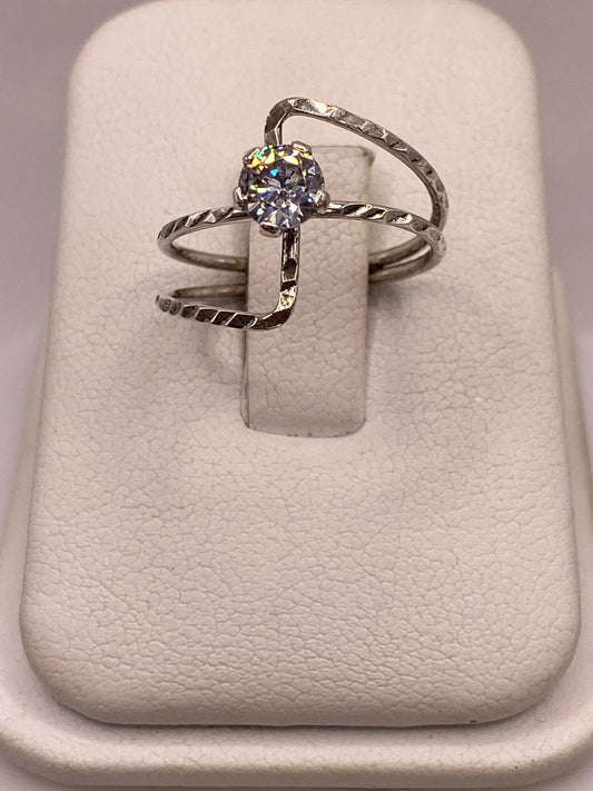 Anillo Solitario de Zirconia Blanca en Plata Ley 925 — detalle de acabado