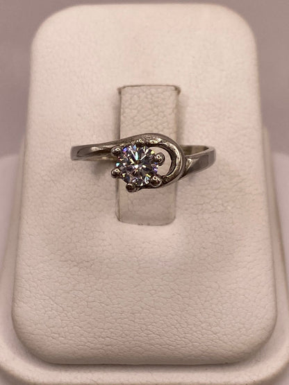 Anillo Solitario de Zirconia Blanca en Plata Ley 925, vista de detalle