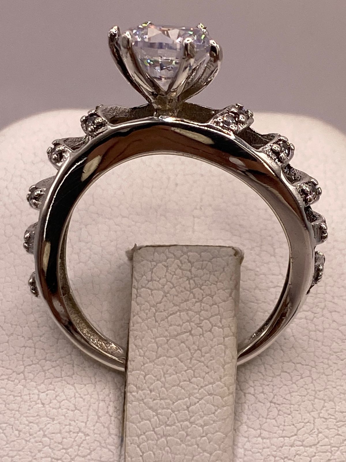 Anillo Solitario de Zirconia Blanca en Plata Ley 925, vista posterior