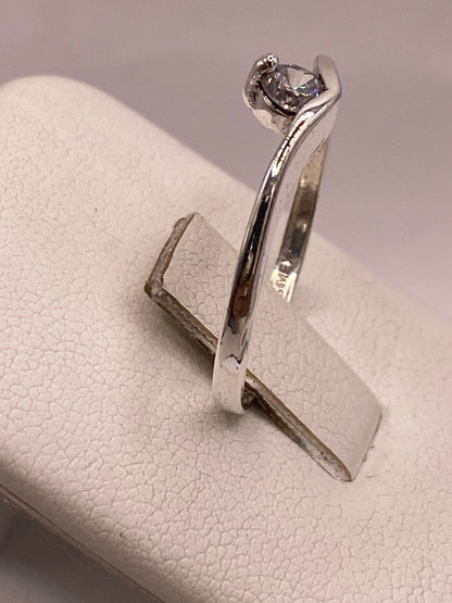 Anillo Solitario con Zirconia Blanca en Plata Ley 925, vista de detalle