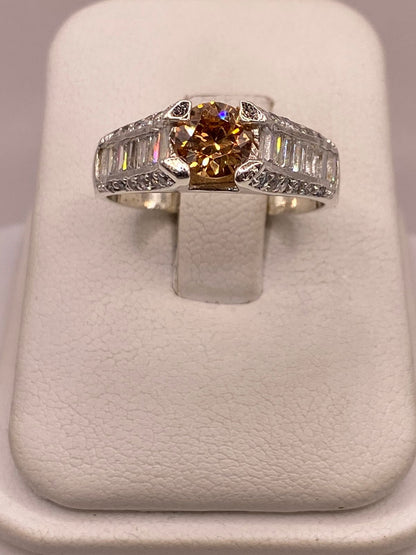 Anillo Solitario con Zirconia en Plata Ley 925 , vista lateral