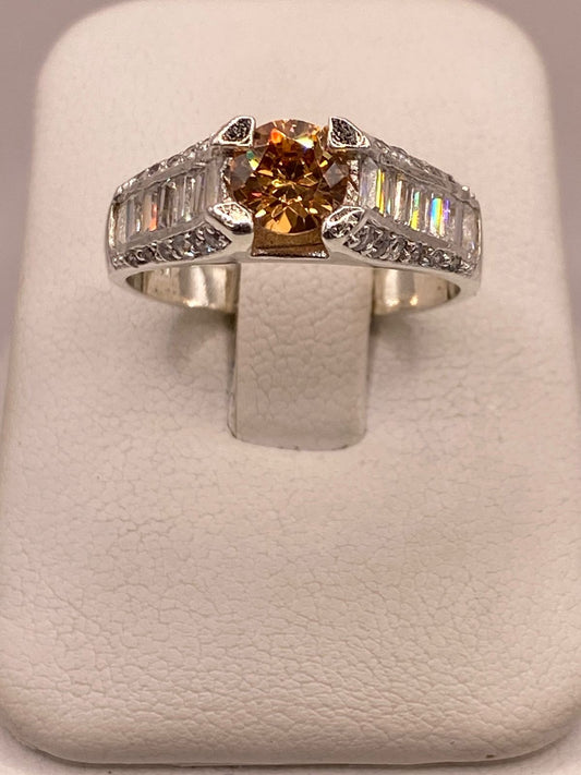 Anillo Solitario con Zirconia en Plata Ley 925 — ángulo diagonal